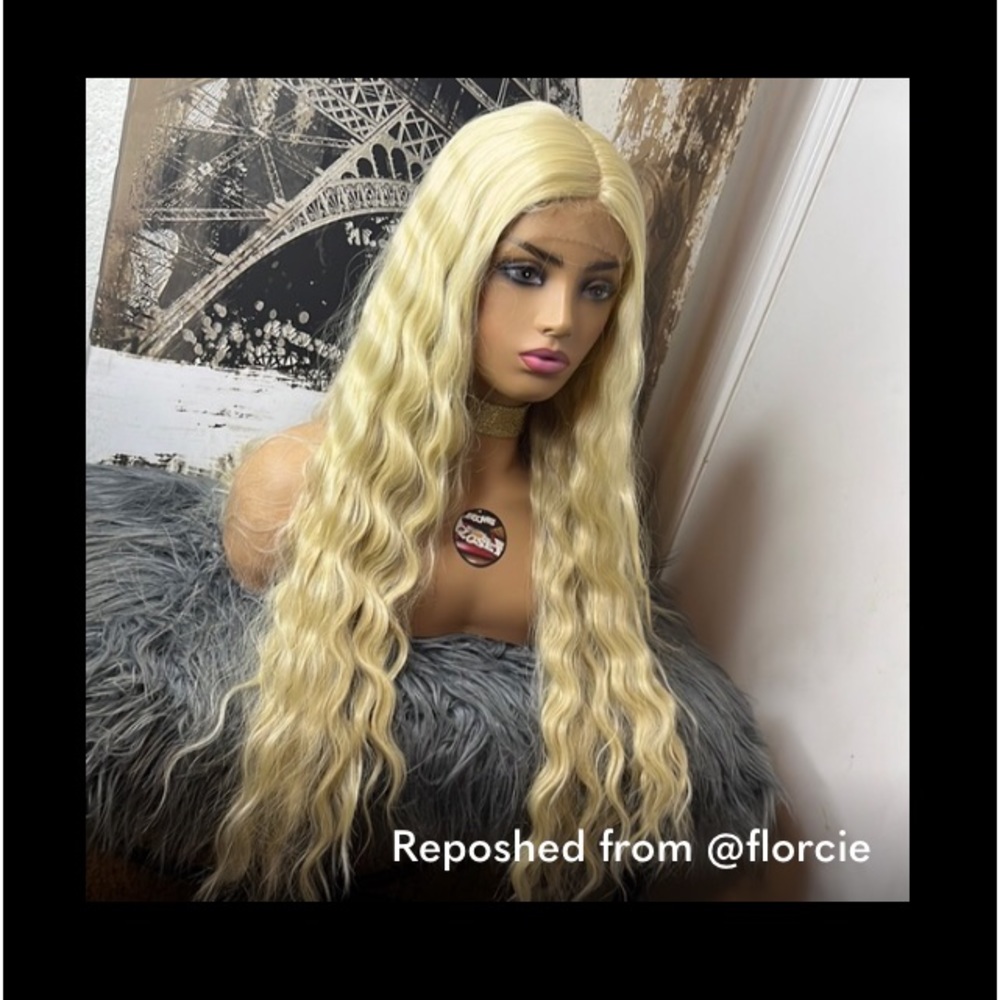 👱🏻‍♀️Gorgeous Blonde Lace Wi👱🏻‍♀️👱🏻‍♀️Measurements Are in Listing👱🏻‍♀️